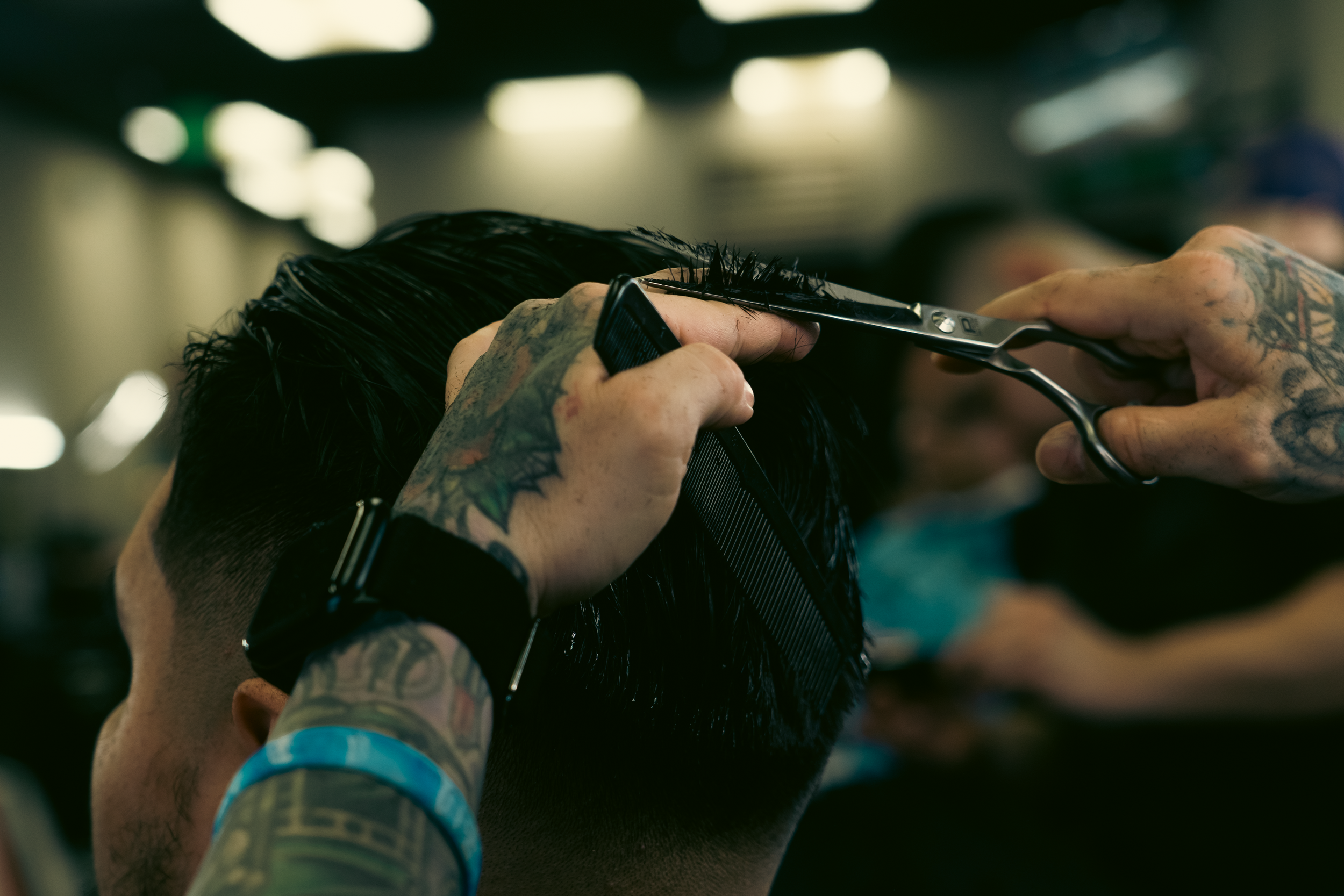 Load video: Barber using Hachi Shears